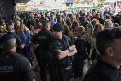 Blackout nel Sud della Francia, Cannes e Nizza senza luce nel weekend. Un gruppo di anarchici rivendica le azioni di sabotaggio