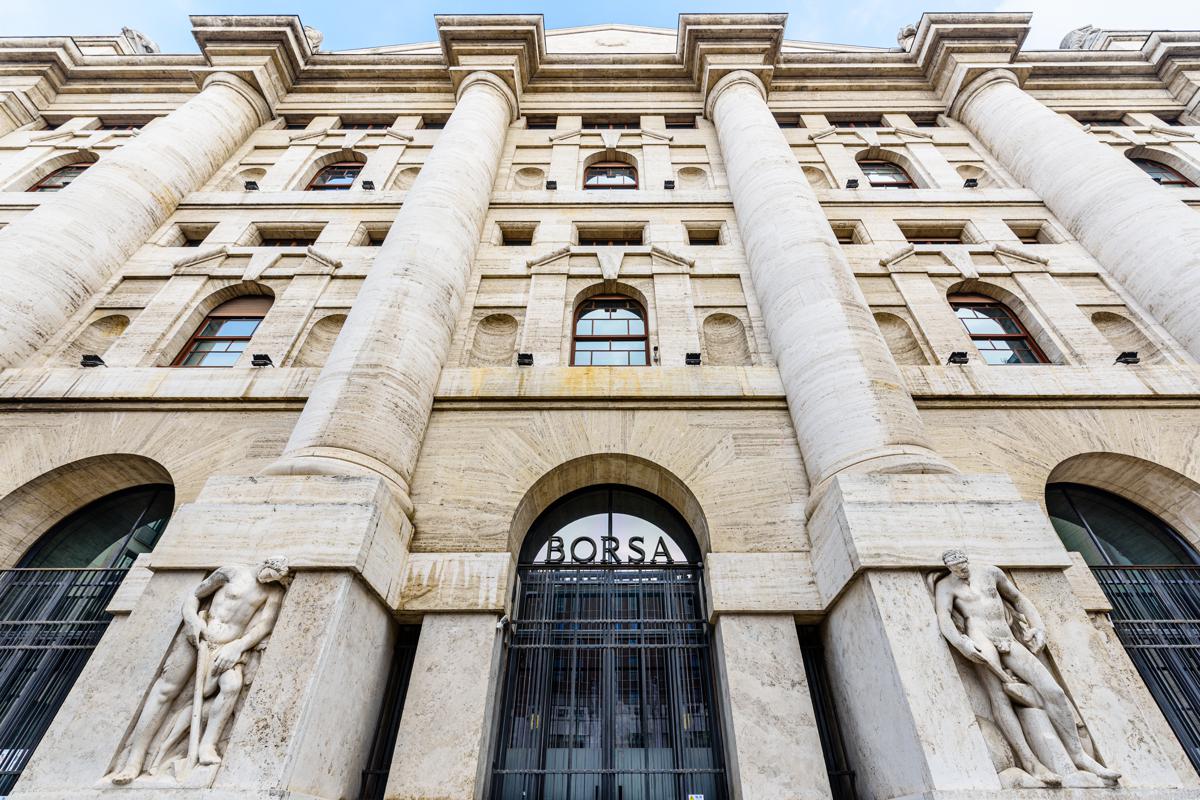 Borse, Trump allenta la stretta sui dazi, l’Europa respira: Stellantis e Leonardo guidano il rally a Milano Borse, Trump allenta la stretta sui dazi, l’Europa respira: Stellantis e Leonardo guidano il rally a Milano