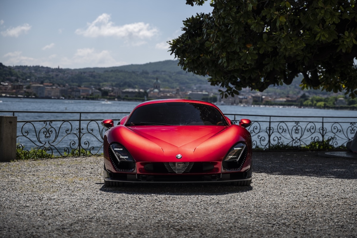FuoriConcorso 2025: Alfa Romeo incanta con “Casa Alfa” e la nuova 33 Stradale, regina della sportività italiana