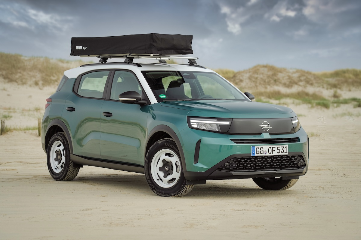 Opel Frontera con tenda da tetto: il SUV che porta l’avventura ovunque