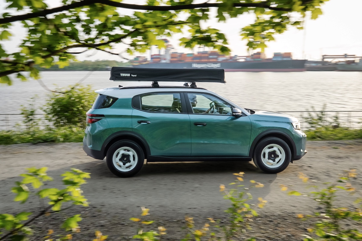 Opel Frontera con tenda da tetto: il SUV che porta l’avventura ovunque