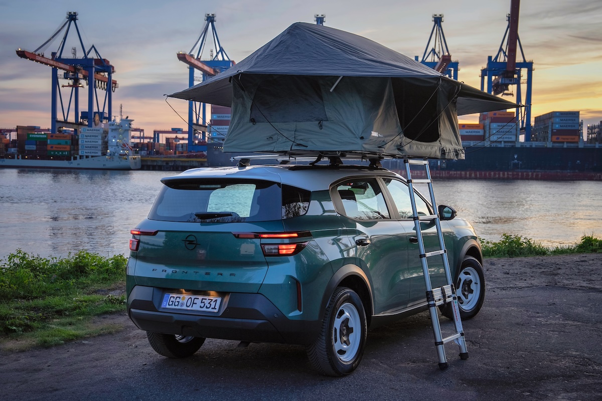 Opel Frontera con tenda da tetto: il SUV che porta l’avventura ovunque