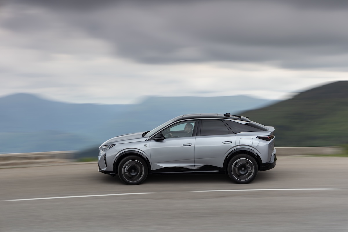 Peugeot E-3008 e E-5008 Dual Motor: 325 CV e trazione integrale per un piacere elettrico senza compromessi