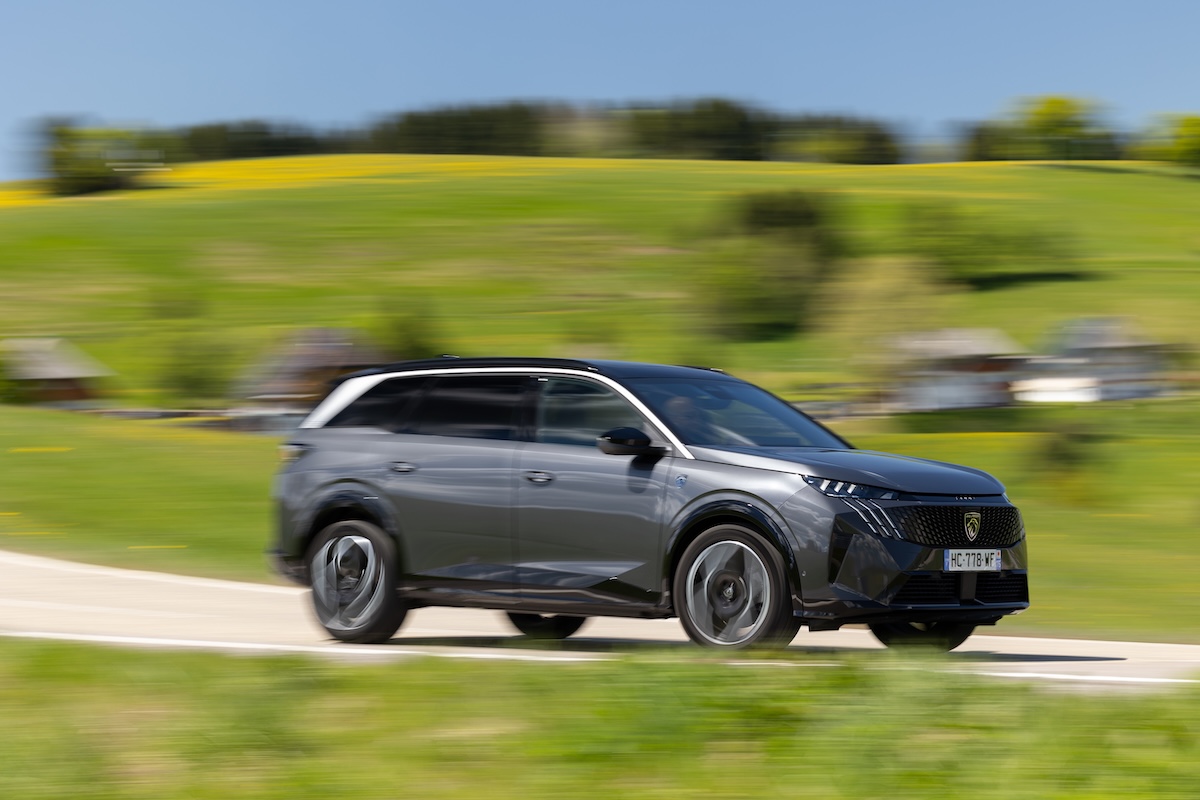 Peugeot E-3008 e E-5008 Dual Motor: 325 CV e trazione integrale per un piacere elettrico senza compromessi