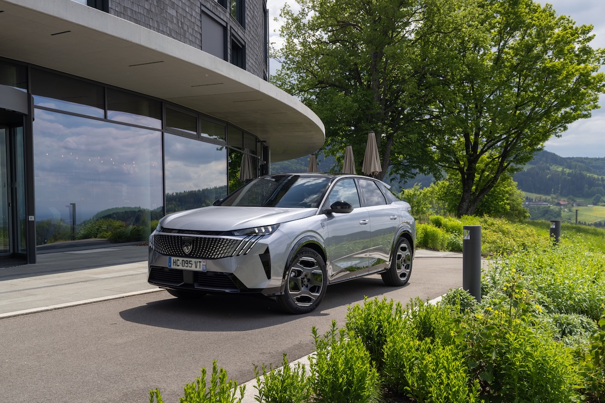 Peugeot E-3008 e E-5008 Dual Motor: 325 CV e trazione integrale per un piacere elettrico senza compromessi