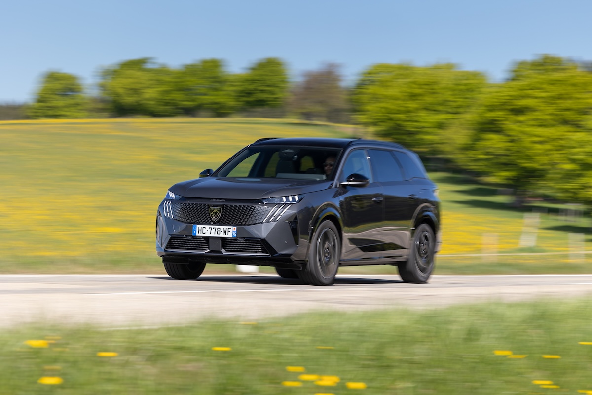 Peugeot E-3008 e E-5008 Dual Motor: 325 CV e trazione integrale per un piacere elettrico senza compromessi