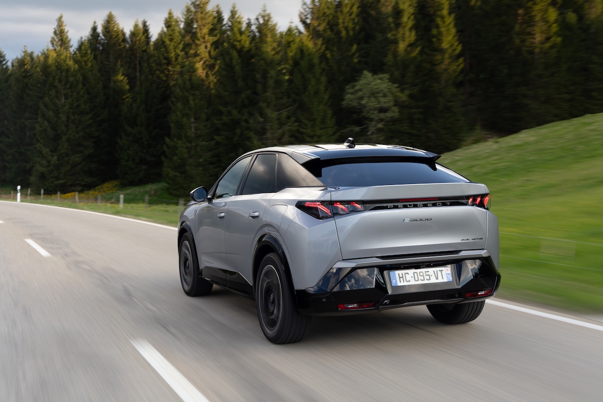 Peugeot E-3008 e E-5008 Dual Motor: 325 CV e trazione integrale per un piacere elettrico senza compromessi