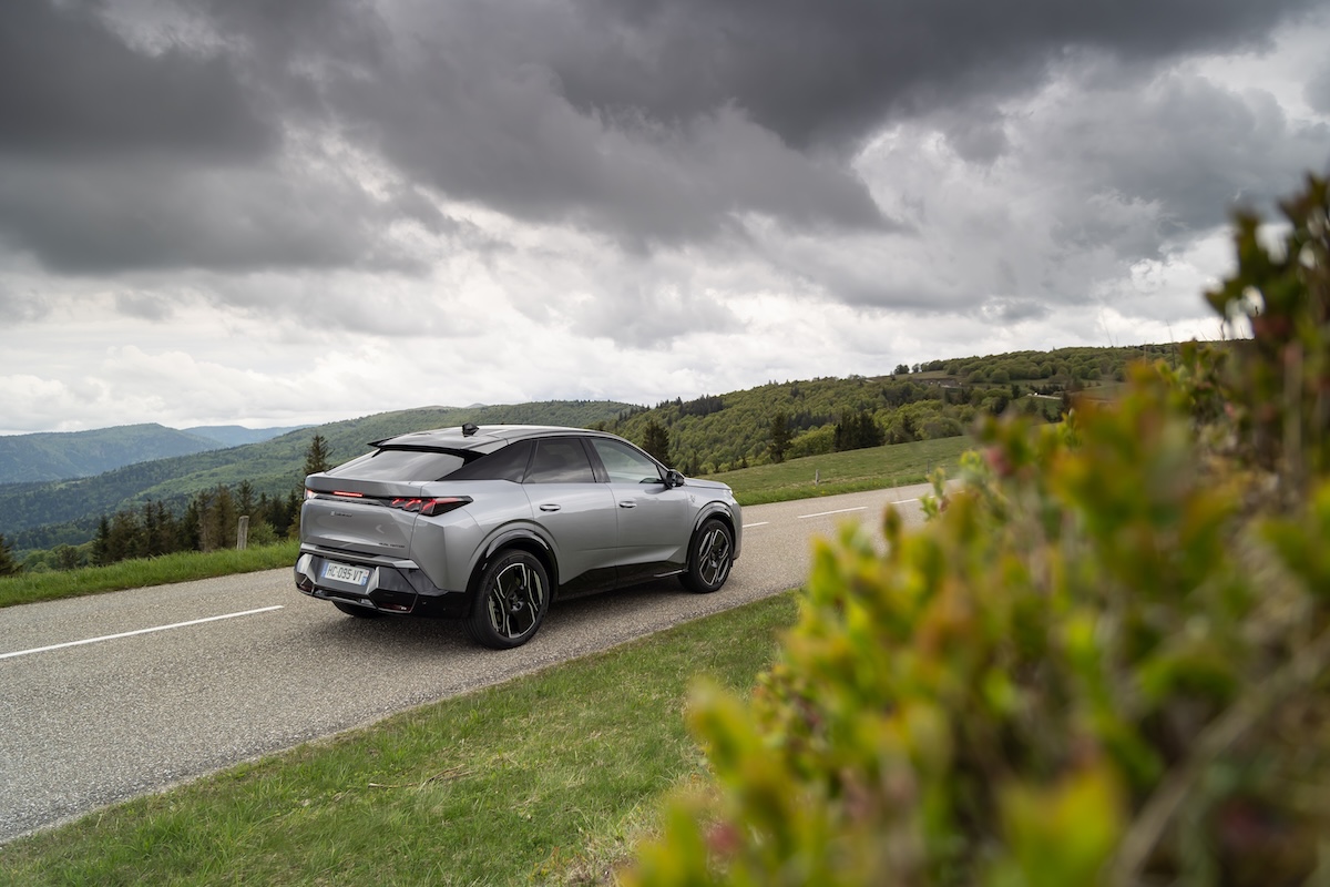 Peugeot E-3008 e E-5008 Dual Motor: 325 CV e trazione integrale per un piacere elettrico senza compromessi