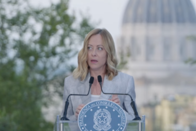 Meloni alla presentazione dei trofei della Louis Vuitton Cup e dell’America’s Cup. VIDEO