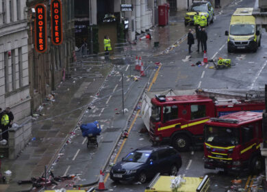 Liverpool, festa scudetto rovinata. Auto contro la folla: 47 feriti (27 sono gravi, compreso un bimbo)