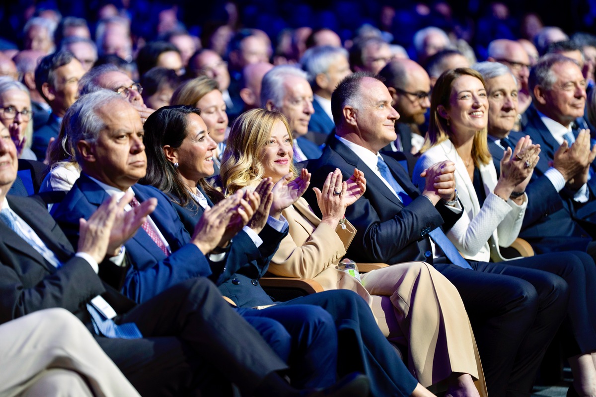 Confindustria, Meloni a Bologna: “L’Ue non sempre dalla nostra parte. Cancelli i dazi interni” Confindustria, Meloni a Bologna: “L’Ue non sempre dalla nostra parte. Cancelli i dazi interni”