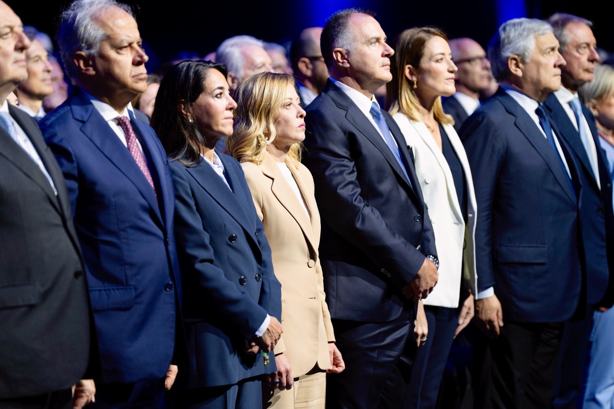 Confindustria, Meloni a Bologna: “L’Ue non sempre dalla nostra parte. Cancelli i dazi interni” Confindustria, Meloni a Bologna: “L’Ue non sempre dalla nostra parte. Cancelli i dazi interni”