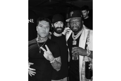 Fedez, il weekend “sobrio” a Montecarlo. Gran Premio, orologio da 400 mila euro, elicottero e scatti con 50cent