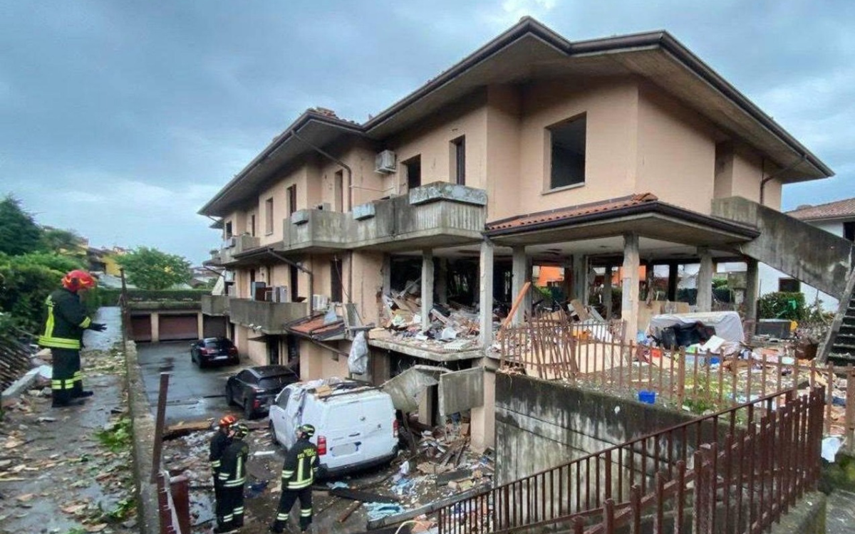 Esplosione in un condominio nella Bergamasca: feriti gravemente una donna e un 16enne, 42 evacuati Esplosione in un condominio nella Bergamasca: feriti gravemente una donna e un 16enne, 42 evacuati