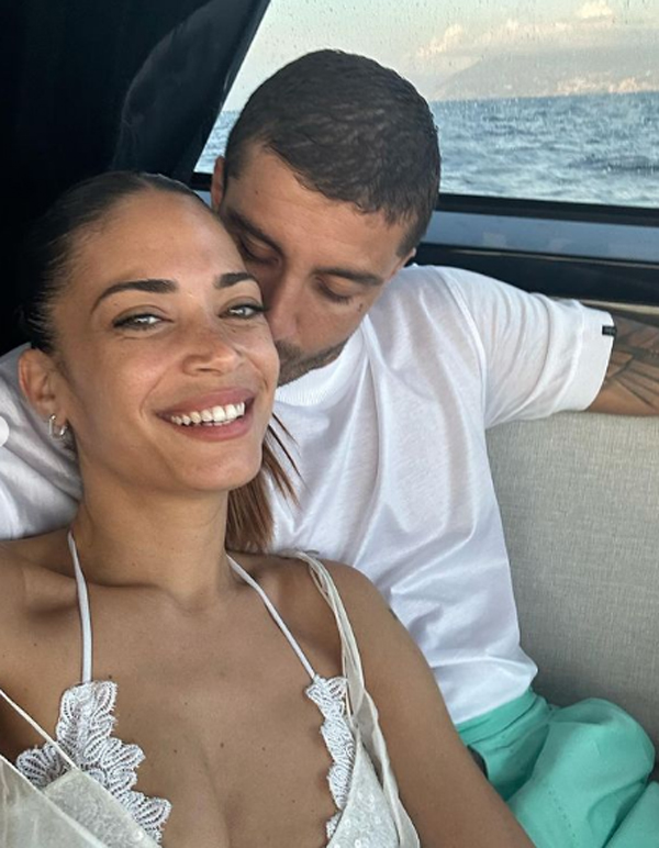 Elodie su Iannone: “La storia più importante della mia vita”. Lui replica: “Al primo incontro non mi rivolse la parola”
