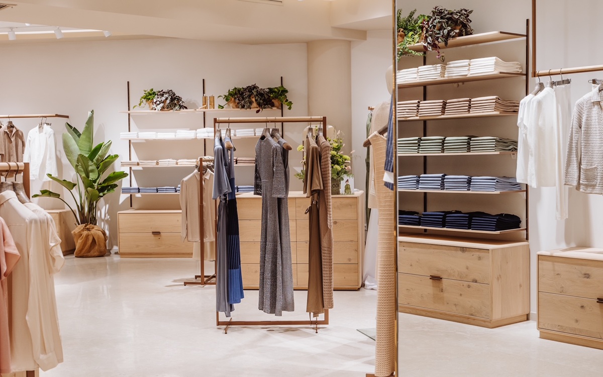 Falconeri celebra l’Italia: nuovo flagship a Milano e una capsule di foulard che racconta il Paese Falconeri celebra l’Italia: nuovo flagship a Milano e una capsule di foulard che racconta il Paese