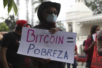 El Salvador costretto a un passo indietro sui Bitcoin: il Fmi chiede la chiusura del wallet statale