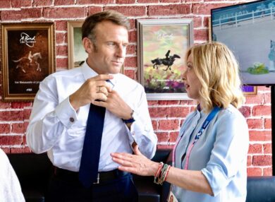 Macron da Meloni il 3 giugno. L’Eliseo ammette (finalmente) che l’Italia gioca un ruolo chiave nel rapporto Usa-Ue