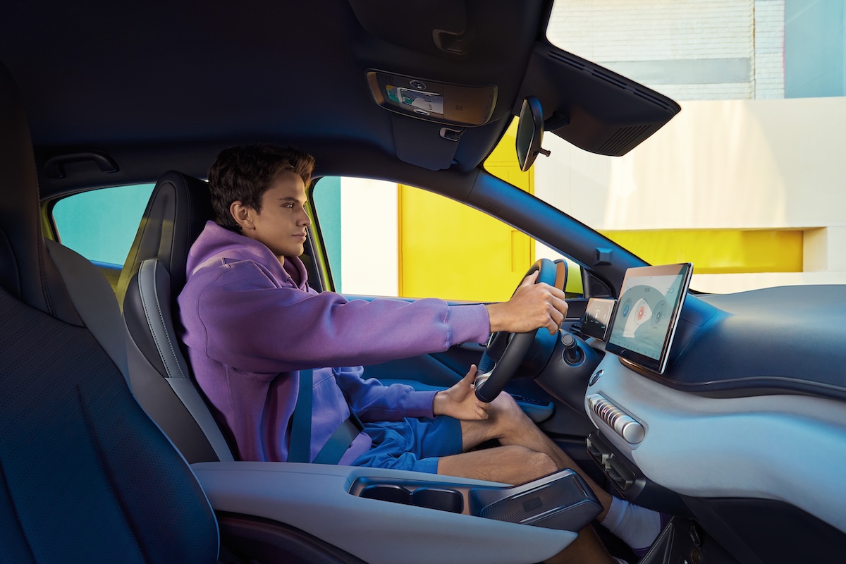 BYD DOLPHIN SURF: l’onda elettrica arriva in città al ritmo di ‘Le Freak’