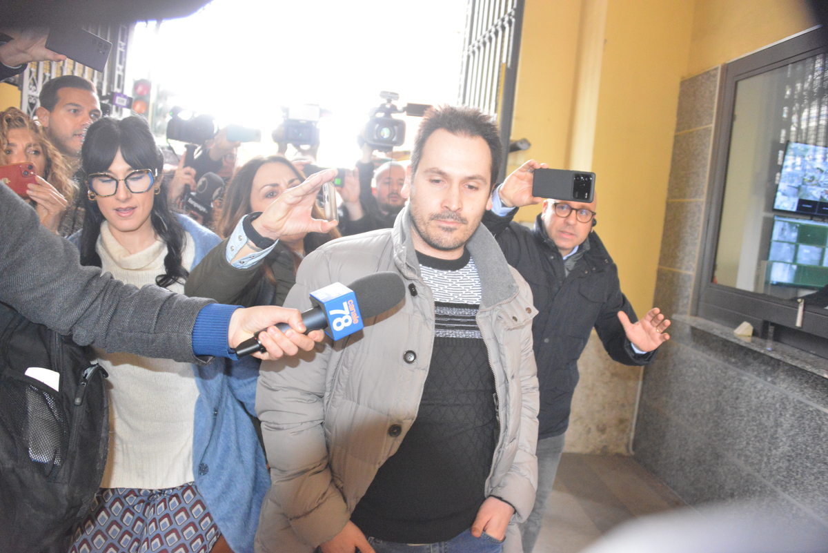 Garlasco, il cambio di vita di Sempio (indagato): notti fuori casa e lavori in negozi diversi Garlasco, il cambio di vita di Sempio (indagato): notti fuori casa e lavori in negozi diversi