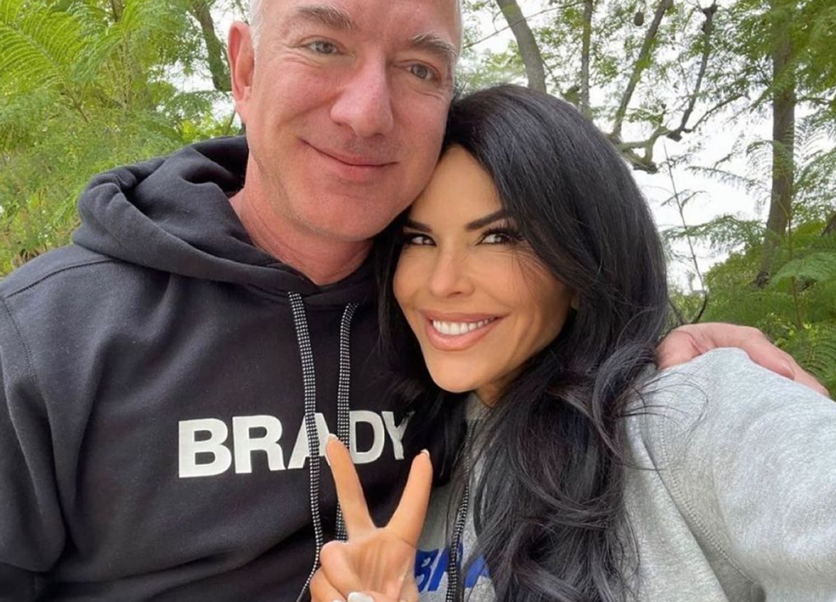 Jeff Bezos e Lauren Sanchez si sposano: festa da 10 milioni di dollari e Venezia blindata Jeff Bezos e Lauren Sanchez si sposano: festa da 10 milioni di dollari e Venezia blindata