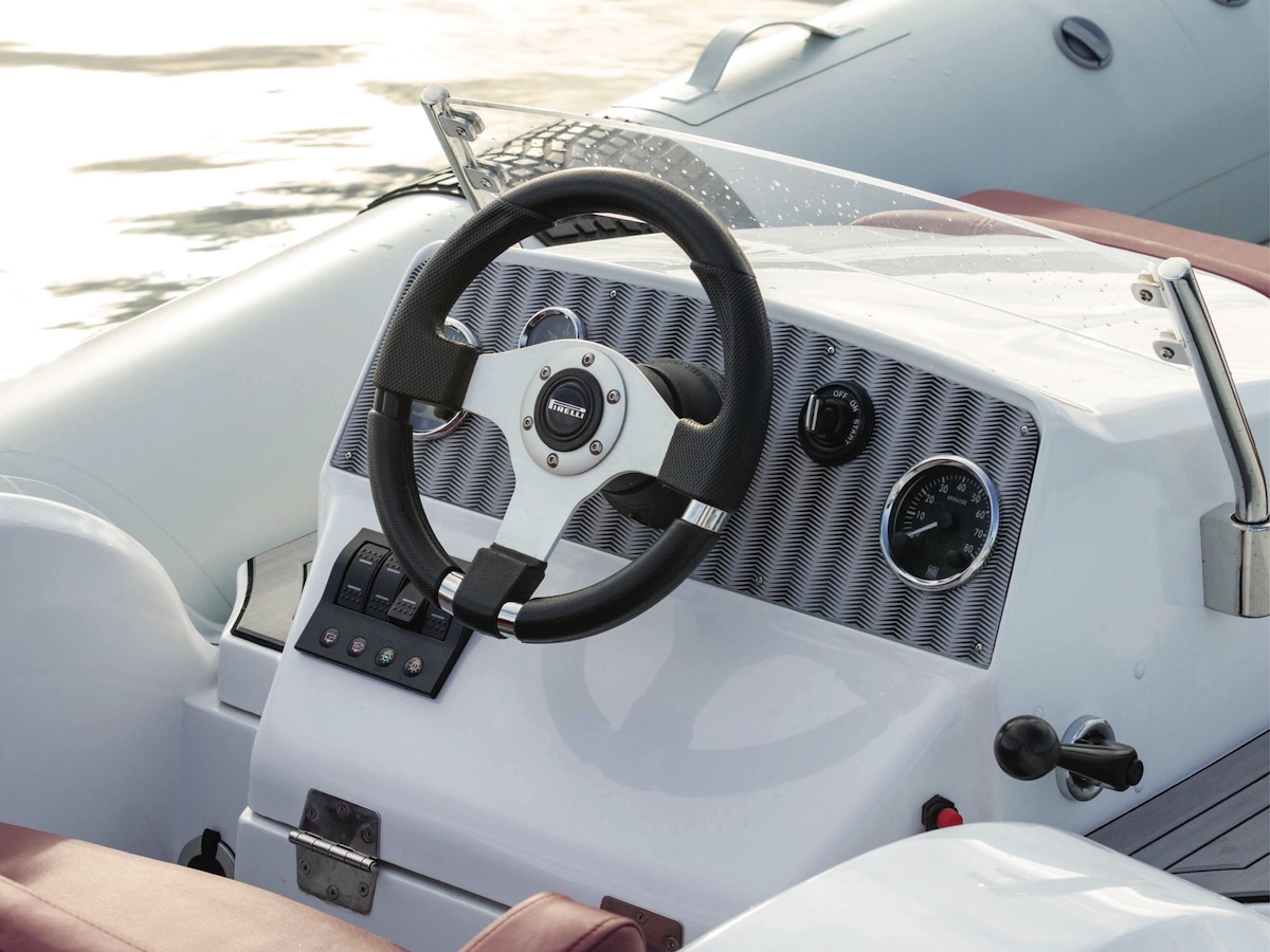 20 anni di PIRELLI Speedboats: design, performance e passione in mare con Sacs Tecnorib 20 anni di PIRELLI Speedboats: design, performance e passione in mare con Sacs Tecnorib