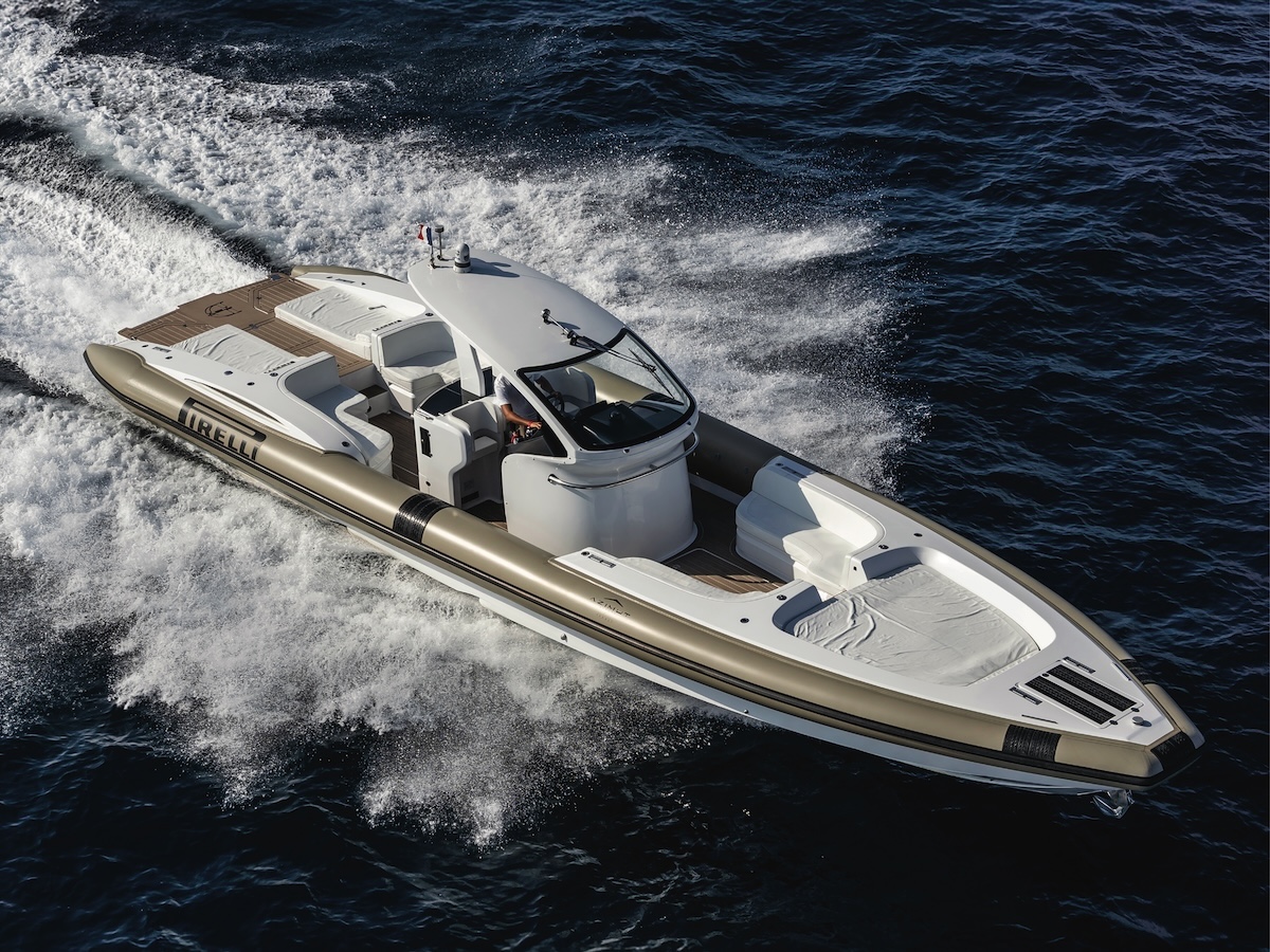 20 anni di PIRELLI Speedboats: design, performance e passione in mare con Sacs Tecnorib 20 anni di PIRELLI Speedboats: design, performance e passione in mare con Sacs Tecnorib