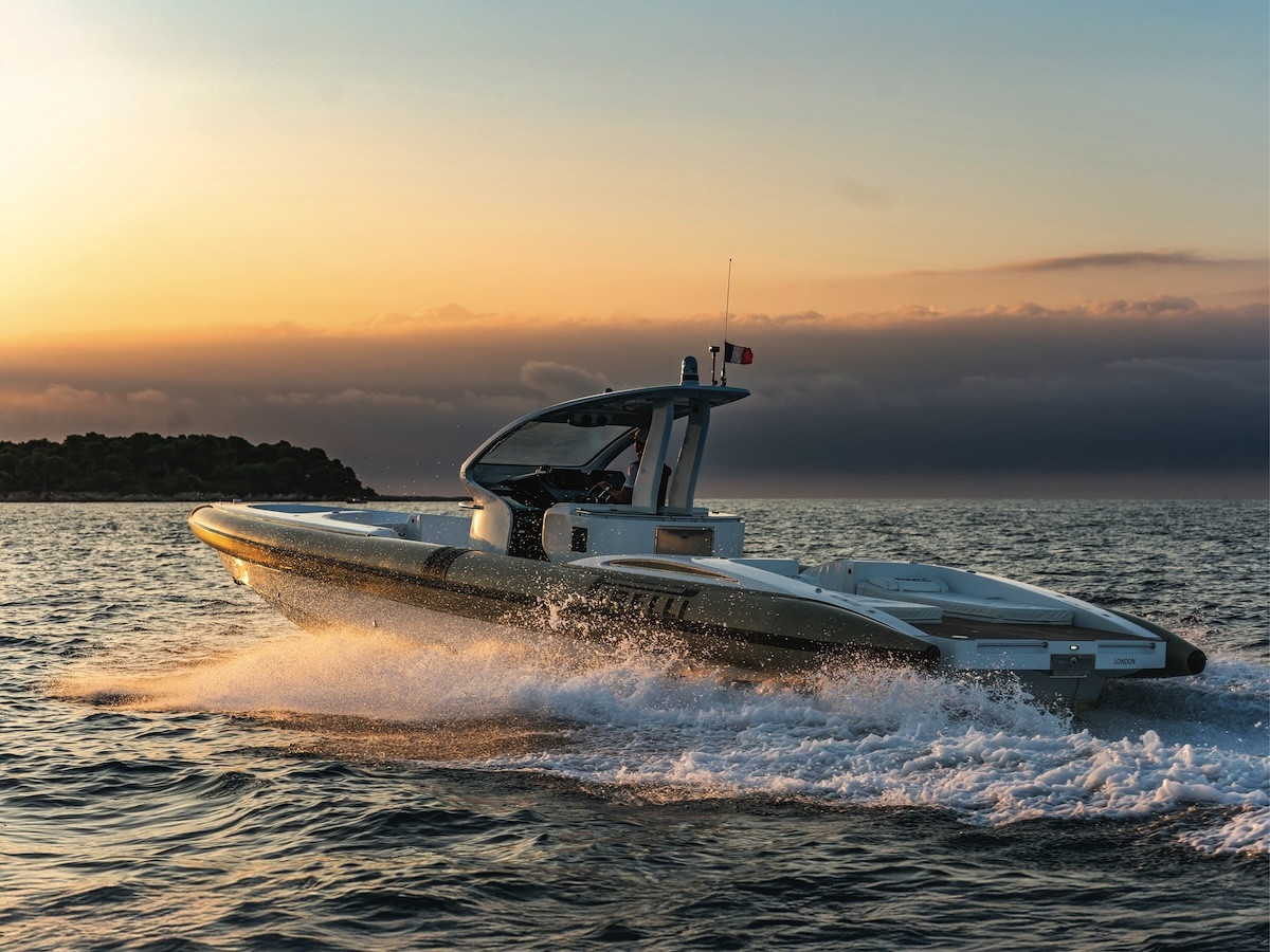 20 anni di PIRELLI Speedboats: design, performance e passione in mare con Sacs Tecnorib 20 anni di PIRELLI Speedboats: design, performance e passione in mare con Sacs Tecnorib