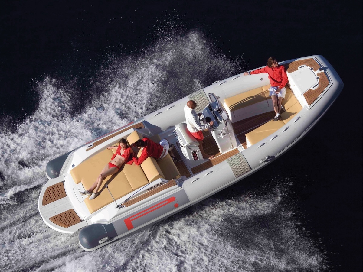 20 anni di PIRELLI Speedboats: design, performance e passione in mare con Sacs Tecnorib 20 anni di PIRELLI Speedboats: design, performance e passione in mare con Sacs Tecnorib