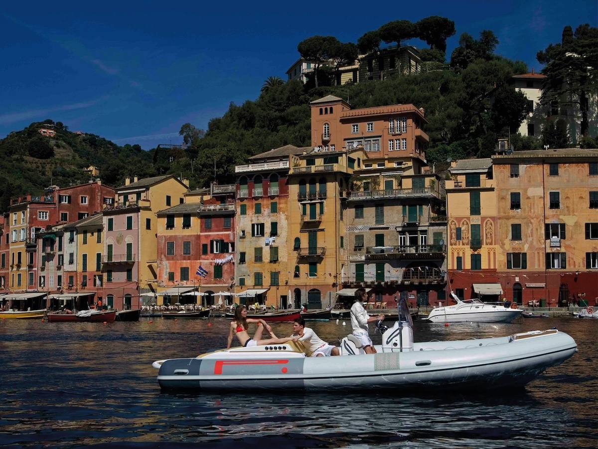 20 anni di PIRELLI Speedboats: design, performance e passione in mare con Sacs Tecnorib 20 anni di PIRELLI Speedboats: design, performance e passione in mare con Sacs Tecnorib