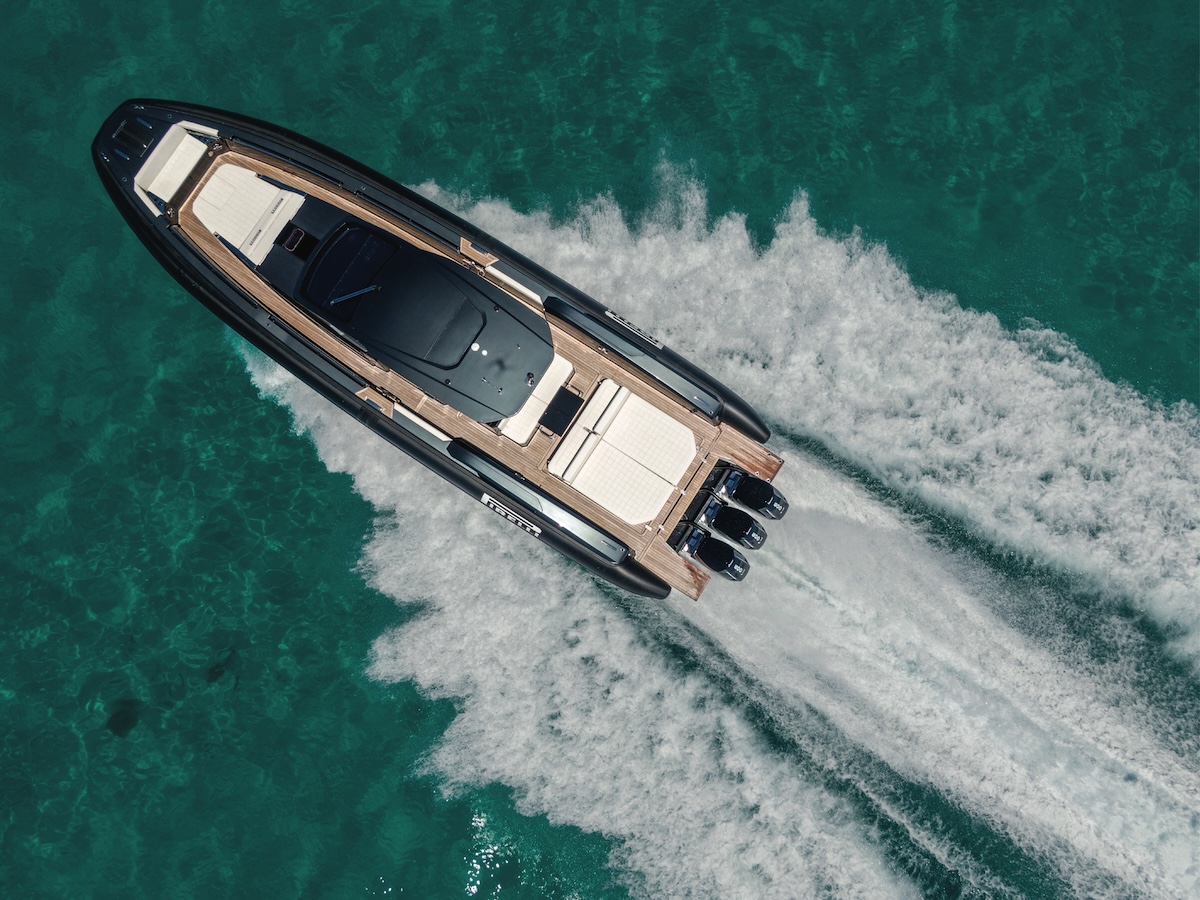 20 anni di PIRELLI Speedboats: design, performance e passione in mare con Sacs Tecnorib 20 anni di PIRELLI Speedboats: design, performance e passione in mare con Sacs Tecnorib