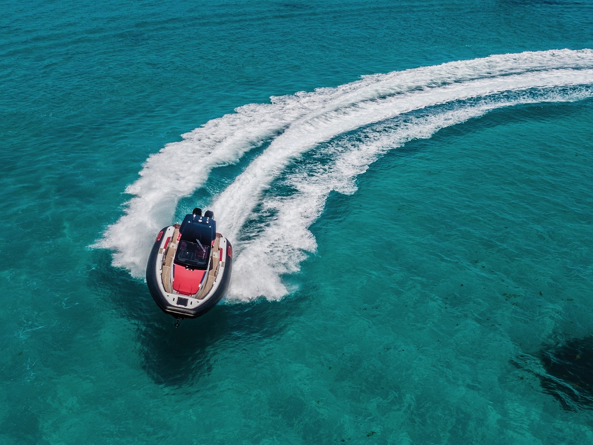 20 anni di PIRELLI Speedboats: design, performance e passione in mare con Sacs Tecnorib 20 anni di PIRELLI Speedboats: design, performance e passione in mare con Sacs Tecnorib