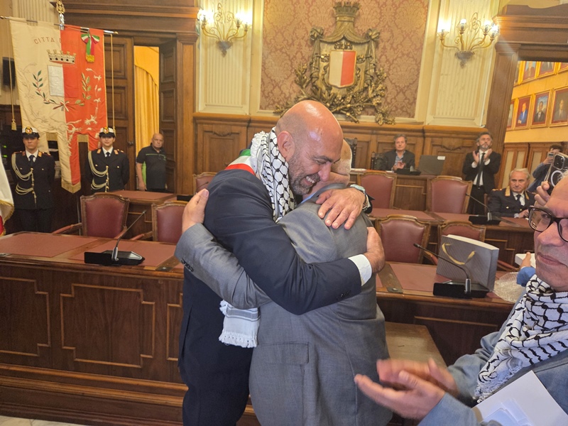 Le Chiavi della Città di Bari a Wael Al-Dahdouh dal sindaco Vito Leccese