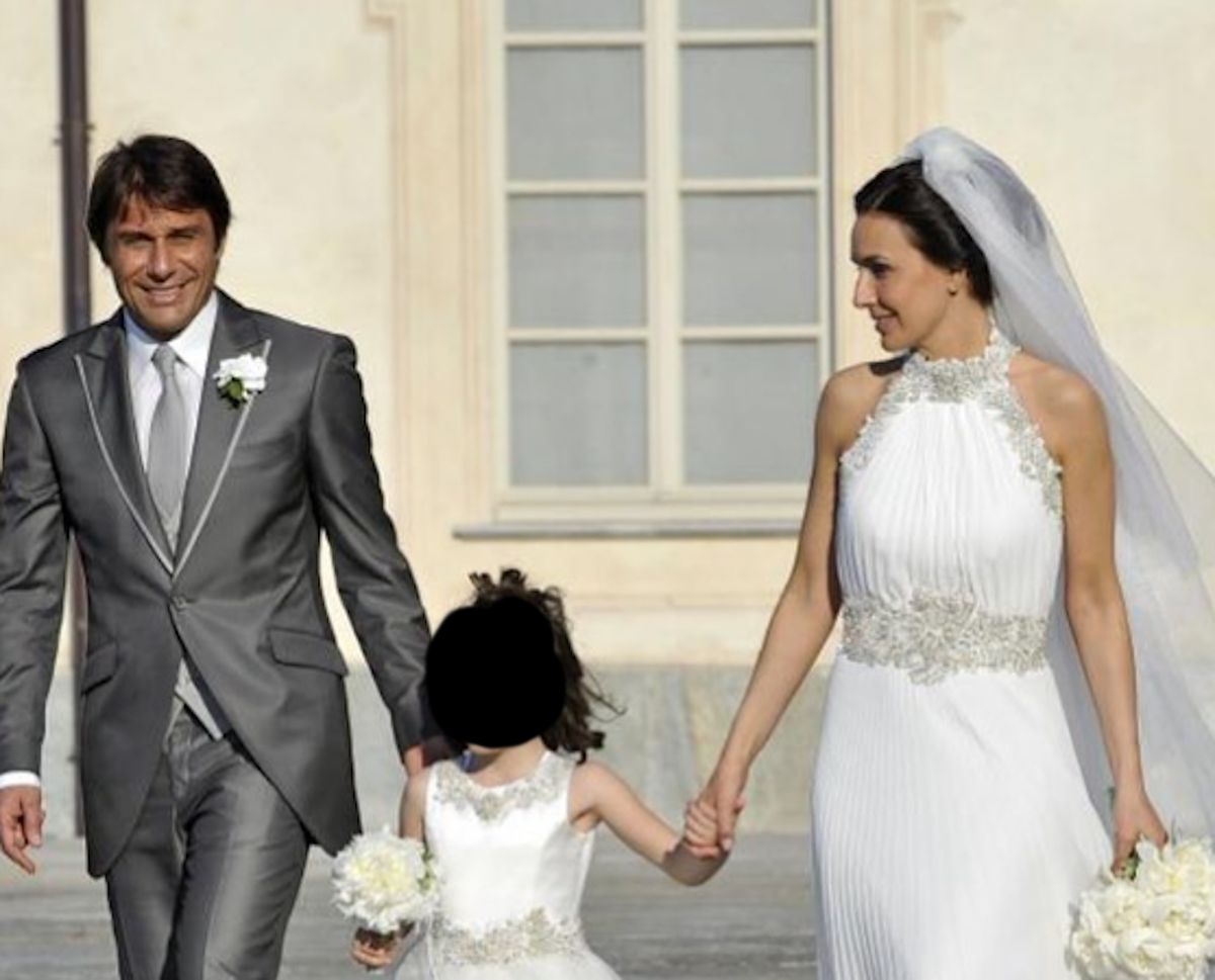 Chi è Elisabetta Muscarello, la moglie di Antonio Conte che lo ha convinto a rimanere a Napoli Chi è Elisabetta Muscarello, la moglie di Antonio Conte che lo ha convinto a rimanere a Napoli