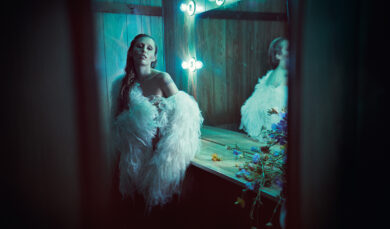 Miley Cyrus fa doppietta: “Something Beautiful” e il video di ‘Easy Lover’ (guardalo)