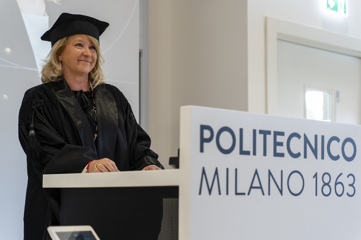 Cristina Bombassei laureata honoris causa al Politecnico di Milano: prima donna in Ingegneria Cristina Bombassei laureata honoris causa al Politecnico di Milano: prima donna in Ingegneria