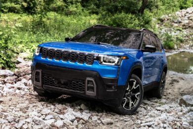 Nuova Jeep Cherokee 2025: arriva l’ibrido che rivoluziona i SUV medi