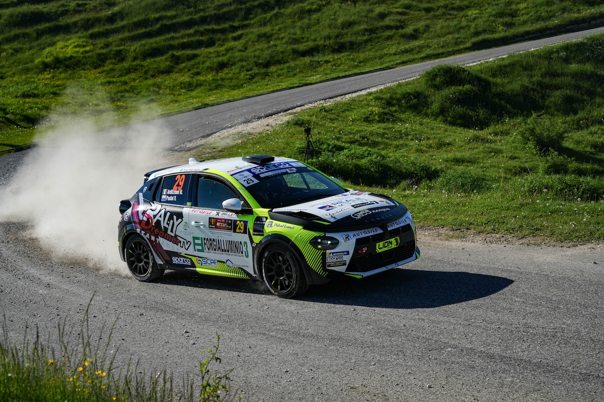 Pesavento domina il Rally Due Valli: successo nella Due Ruote Motrici con Lancia Ypsilon Rally4 Pesavento domina il Rally Due Valli: successo nella Due Ruote Motrici con Lancia Ypsilon Rally4
