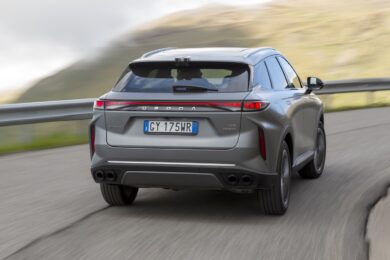 OMODA 9 Super Hybrid debutta in Italia: lusso, potenza e autonomia da record