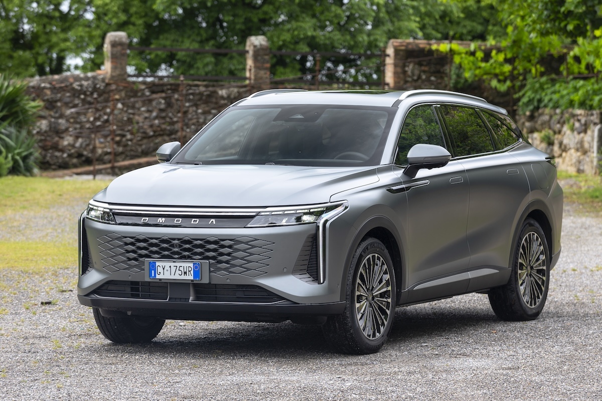 OMODA 9 Super Hybrid debutta in Italia: lusso, potenza e autonomia da record