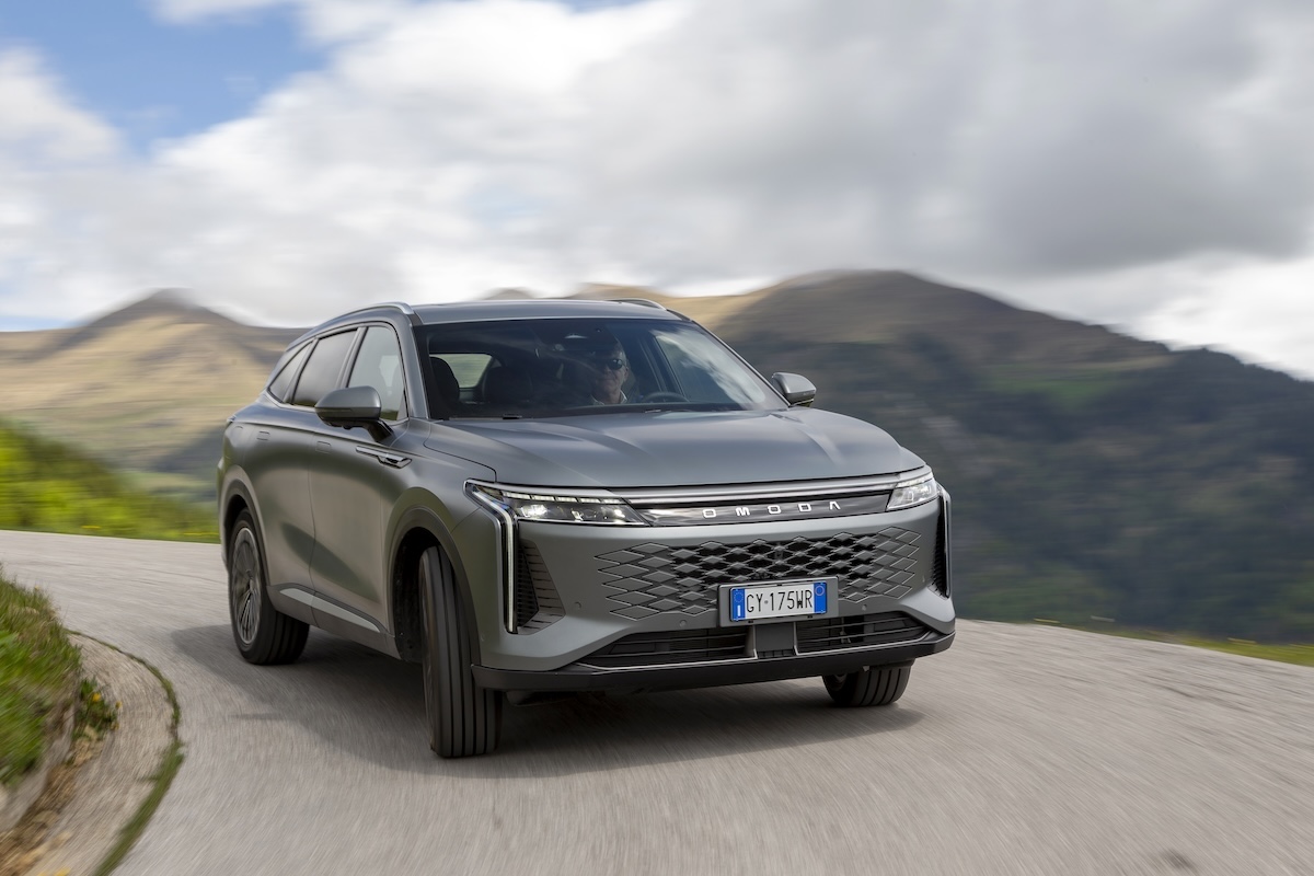 OMODA 9 Super Hybrid debutta in Italia: lusso, potenza e autonomia da record