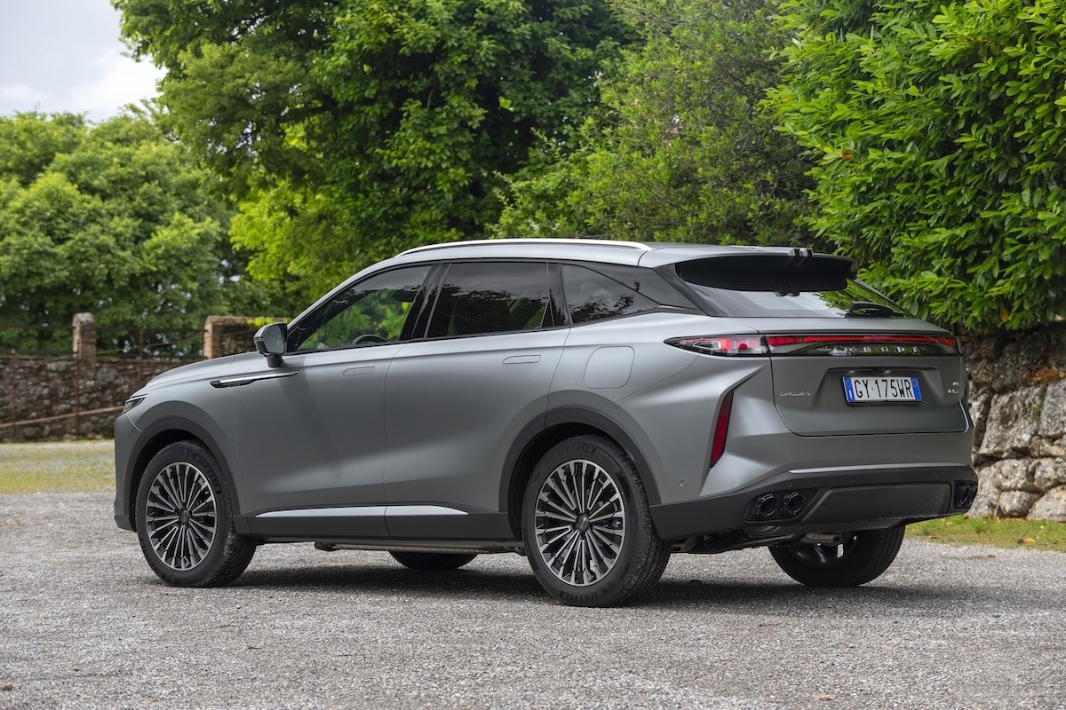 OMODA 9 Super Hybrid debutta in Italia: lusso, potenza e autonomia da record
