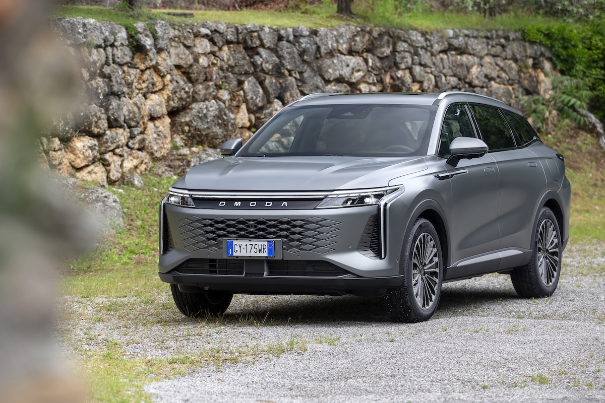 OMODA 9 Super Hybrid debutta in Italia: lusso, potenza e autonomia da record