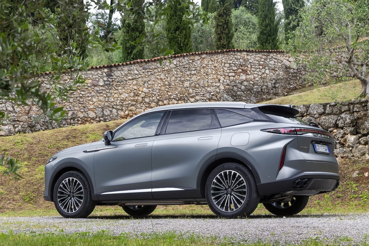 OMODA 9 Super Hybrid debutta in Italia: lusso, potenza e autonomia da record
