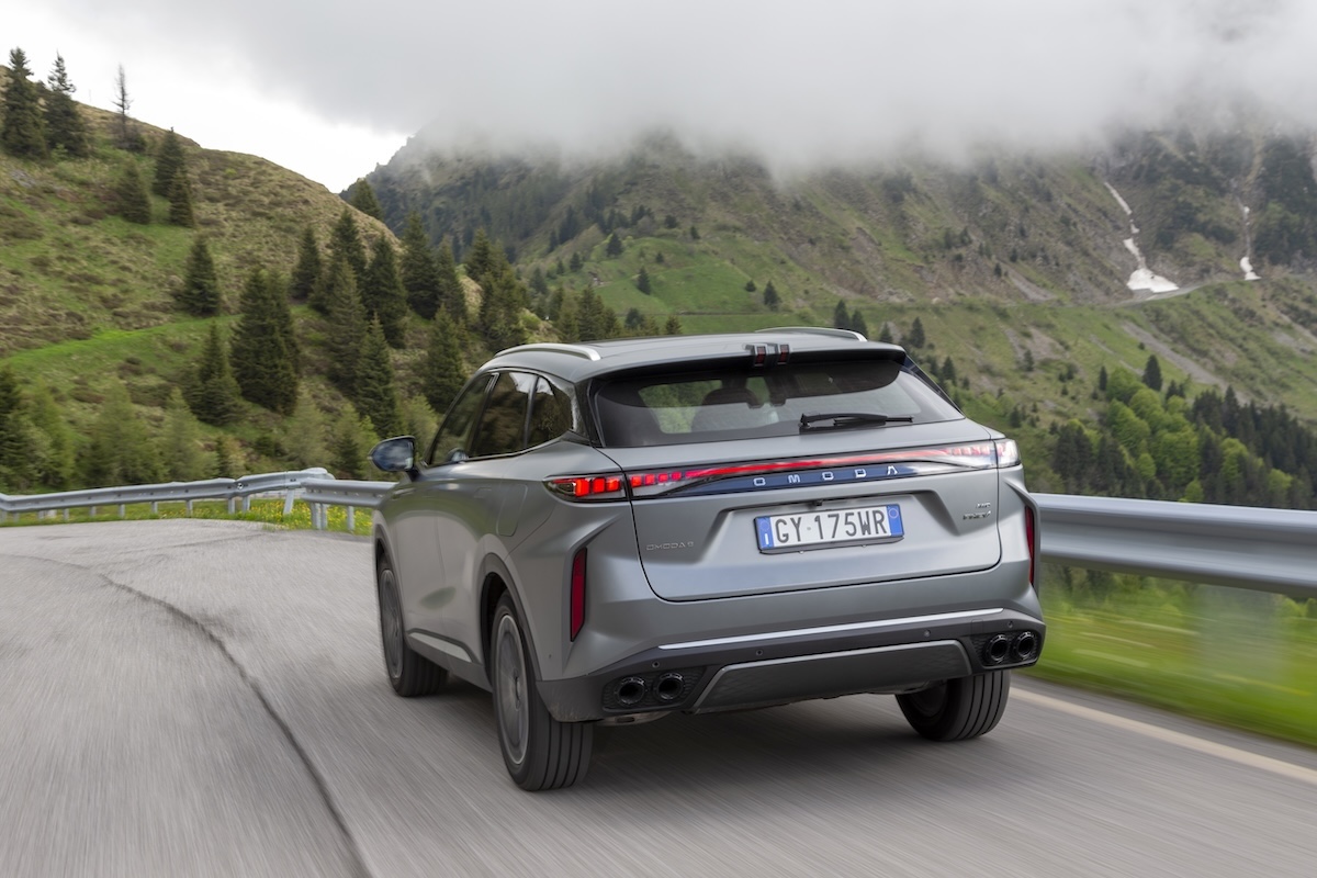 OMODA 9 Super Hybrid debutta in Italia: lusso, potenza e autonomia da record