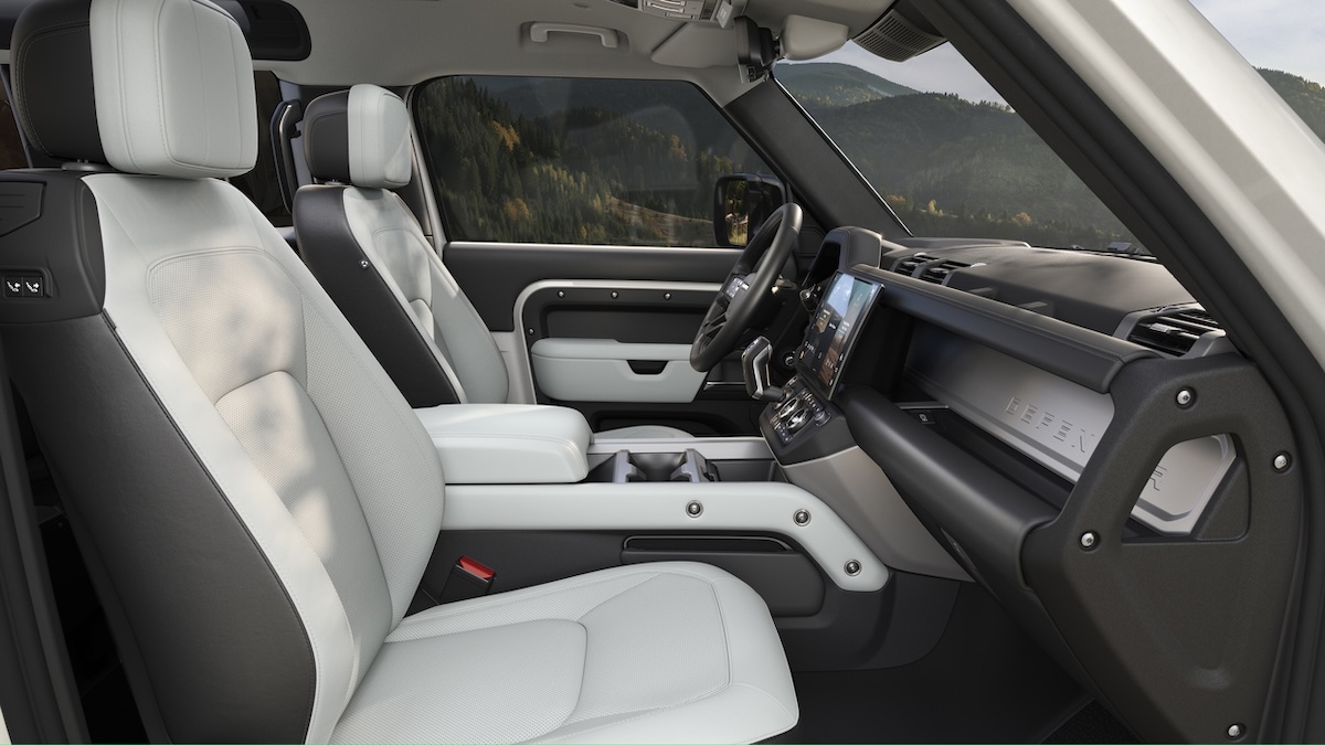 Nuova Defender 2025: più tecnologica, esclusiva e pronta per l’avventura Nuova Defender 2025: più tecnologica, esclusiva e pronta per l’avventura