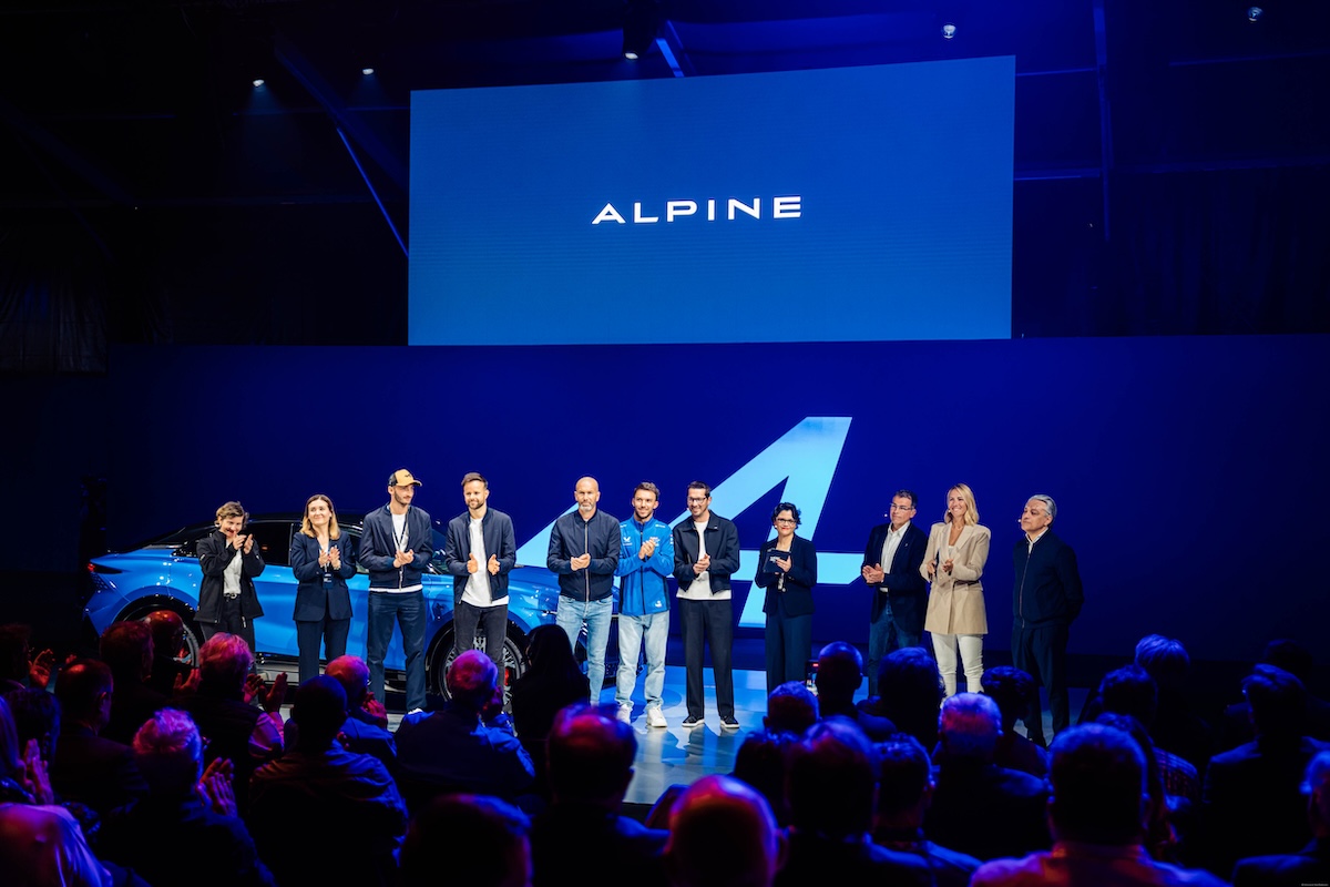 Alpine A390 protagonista a Dieppe: 70 anni di passione tra storia, innovazione e futuro Alpine A390 protagonista a Dieppe: 70 anni di passione tra storia, innovazione e futuro
