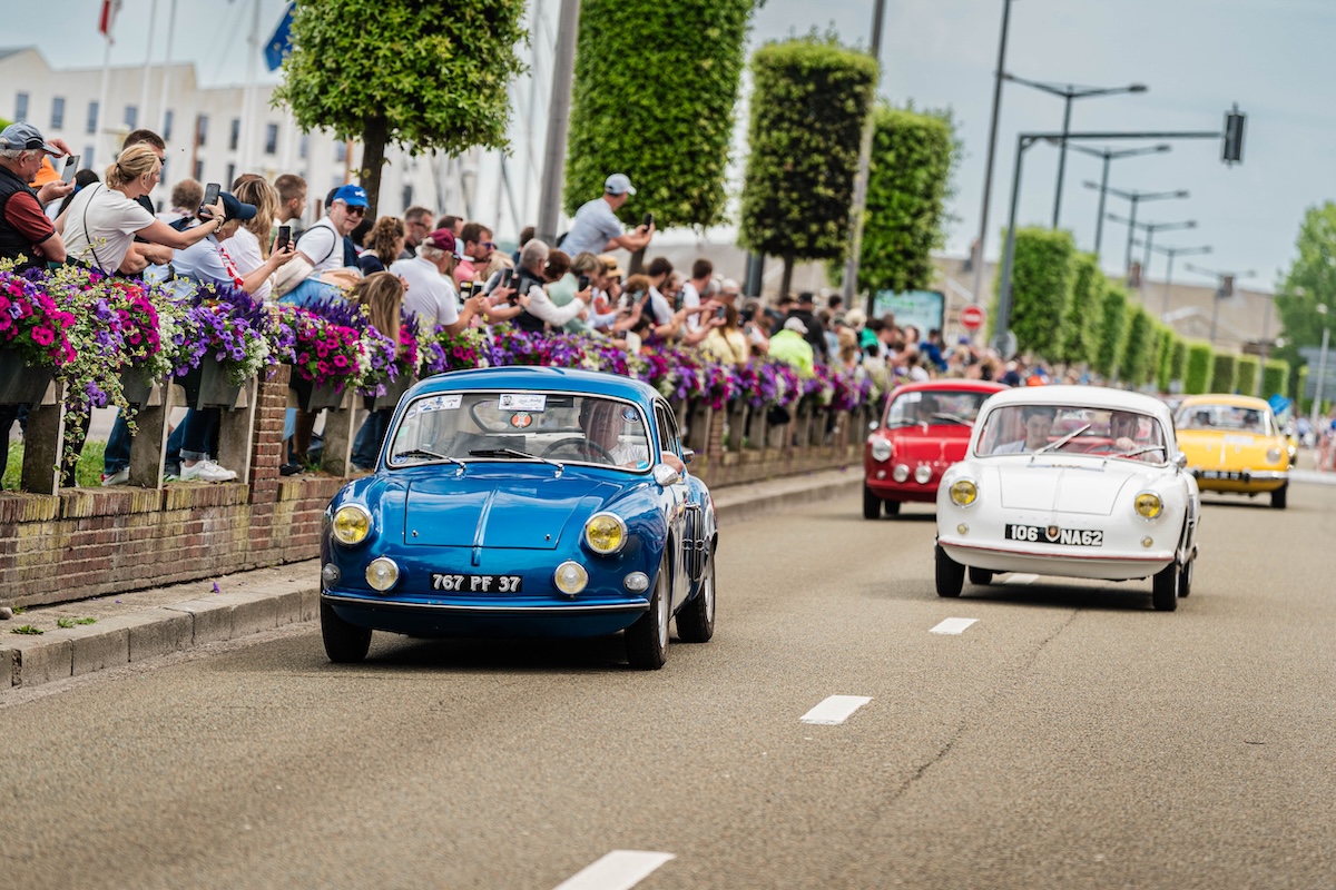 Alpine A390 protagonista a Dieppe: 70 anni di passione tra storia, innovazione e futuro Alpine A390 protagonista a Dieppe: 70 anni di passione tra storia, innovazione e futuro