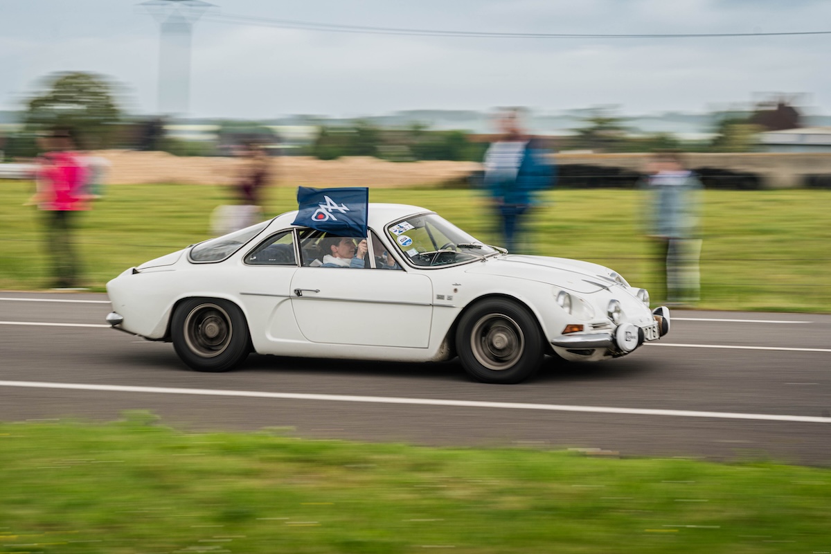 Alpine A390 protagonista a Dieppe: 70 anni di passione tra storia, innovazione e futuro Alpine A390 protagonista a Dieppe: 70 anni di passione tra storia, innovazione e futuro