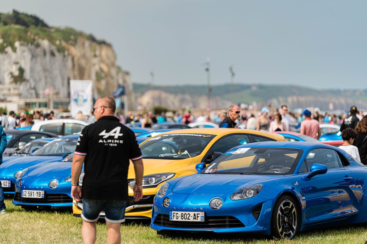 Alpine A390 protagonista a Dieppe: 70 anni di passione tra storia, innovazione e futuro Alpine A390 protagonista a Dieppe: 70 anni di passione tra storia, innovazione e futuro